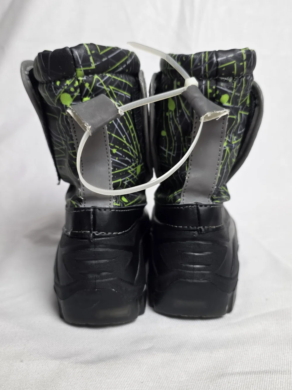 Members Mark 11/12 Kids LIGHT UP High Visibility Black & Green Winter Snow Boots